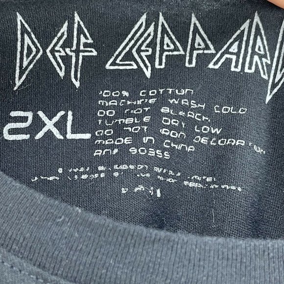 Def Leppard Black Animal Short Sleeve Graphic Tee - Picture 3 of 6